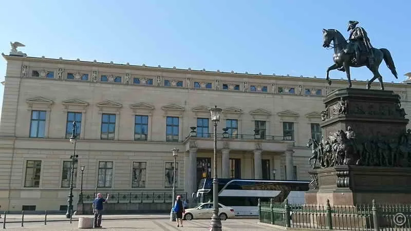 Unter den Linden Berlin Stadtrundfahrt