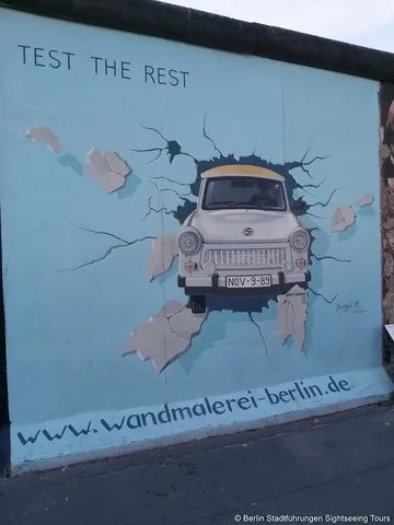 East Side Gallery Trabbi